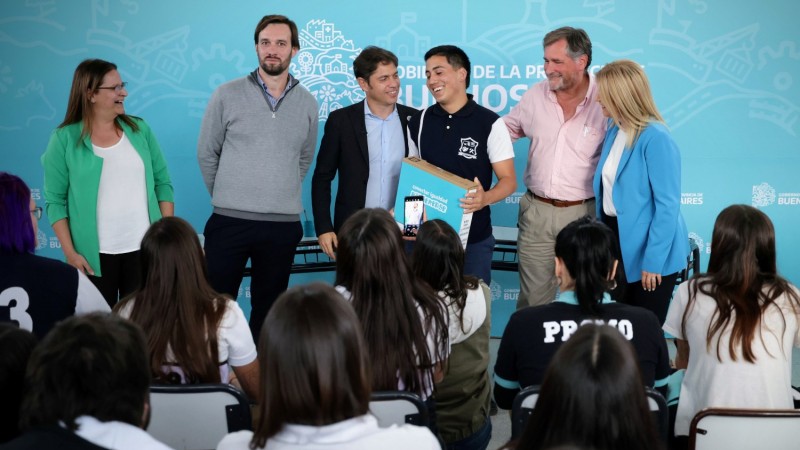 La Provincia entregó 87 computadoras a estudiantes de Suipacha